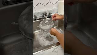 Smart way to rinse your strainer #KitchenHack #CleaningTips #HomeHacks #CookingTips #kitchentricks