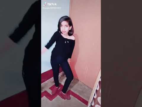 kamriya hila rhi h.....