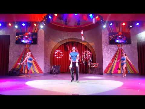 Juggling act Circus Circus Reno