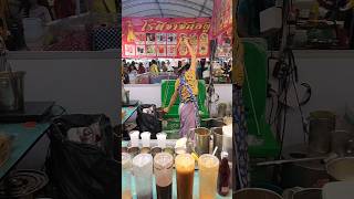 Lady shows off her amazing iced tea making skills in Thailand. #streetfood #shorts