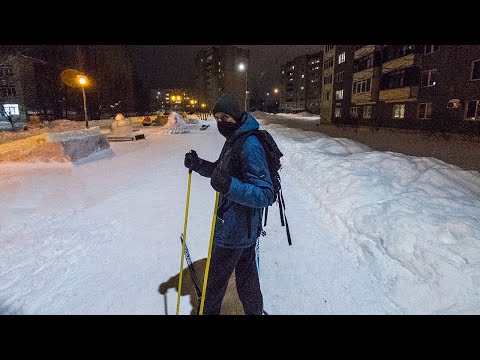 Skiing across city streets after snowstorm 🇷🇺