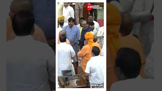 Raja Bhaiya News: Raghuraj Pratap Singh Takes Blessing From CM Yogi in Uttar Pradesh Assembly