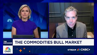Gold powering higher as de-dollarization, debasement trade continues, says Carlyle's Jeff Currie