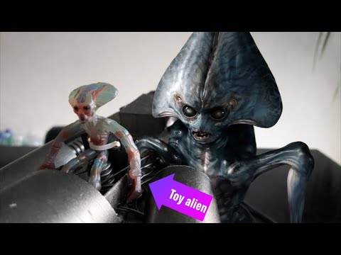 War of the worlds alien toy