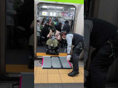 “Aap soch bhi nhi sakte japan wheelchair assistancejapan train culture#Japan#JapanLife#Tokyo#Kindnes