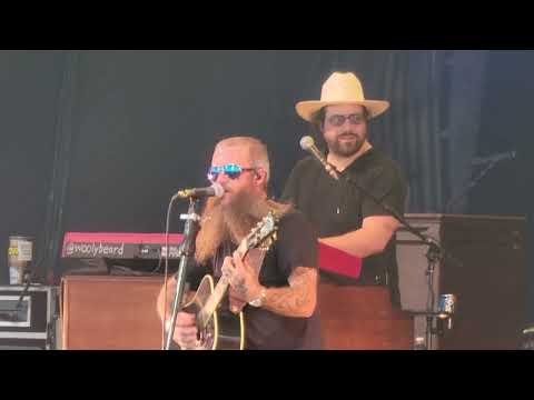 Cody Jinks performing Merle Haggard's Big City