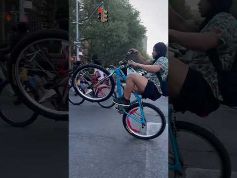 MOOVIN!👌😮‍💨 #bikes #wheelies #swerve #explore #nyc #ny #newyork #newyorkcity #bikelife #fyp #2025