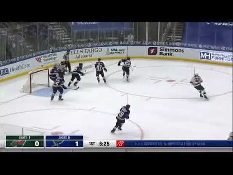 Husso makes an unreal save against the wild!