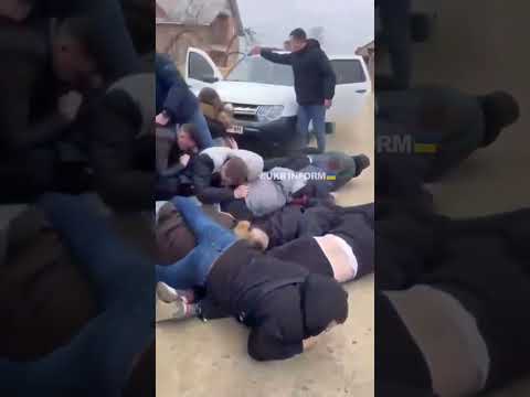 Ukranians try to leave the country in bus loads