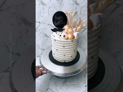 #mustachecakes #caketrends #chocolatebaubles #ricepapersails #buttercream