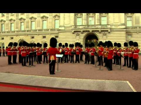 Guardsmen play Congratulations  for Royal couple