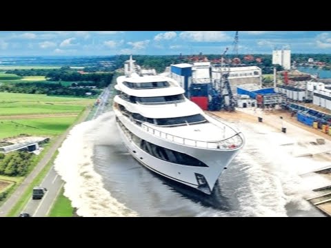 Biggest Idiots In Boats Caught on Camera