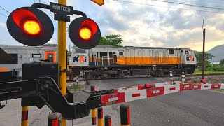 Kompilasi 8 Perlintasan Kereta Api Favorit Saya di Jawa Barat
