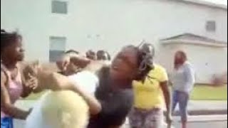 SHAKE SHACK. DETROIT FIGHT GONE VIRAL! 12 GIRLS BRAWL IN PARKING LOT. MUST SEE