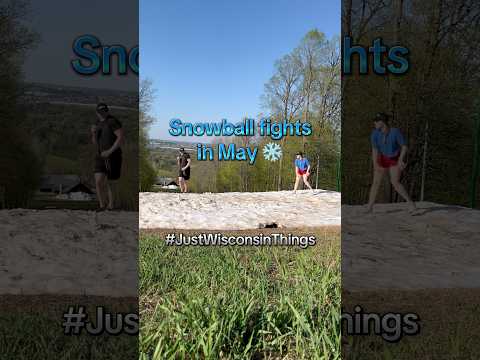 ☀️☃️ #SnowballFight in shorts 😁