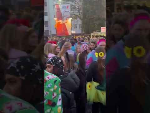 Koln Karneval 11.11 #karneval #köln #kolnkarneval #heumarkt #costumes #kolsch #beer