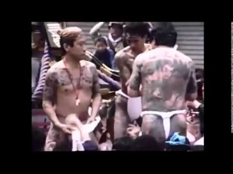 ヤクザと警察が祭りで喧嘩！