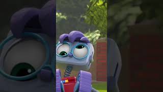 Codie Tries to Fly a Kite ☀️🪁 Mia & Codie 🤖  #kids #animation #miaandcodie