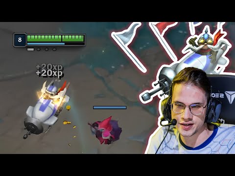 Corki versus Ezreal lane handled with patience by Crownie