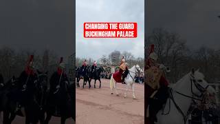 THE HOUSEHOLD CAVALRY CHANGING THE GUARD LONDON BUCKINGHAM PALACE NEW 💂‍♀️#fyp
