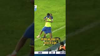 ¡NO SE LO OLVIDA MÁS! Un alcanzapelotas de Rosario Central y su abrazo con Fideo DI María | #Shorts
