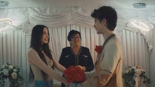 まさに“人生最高の日”、映画『ANORA アノーラ』ドライブスルー教会での挙式シーン解禁