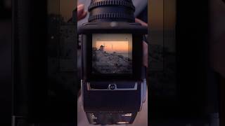 Through Hasselblad’s Most Iconic Camera 🌄 Golden Hour in Medium Format