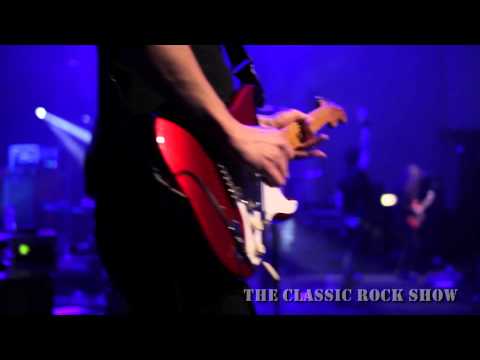 Michael Jackson "Beat It" performed by The Classic Rock Show