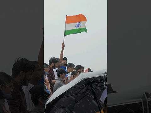 Fans STAND in strong Rains at Team India Road Show Victory Parade.