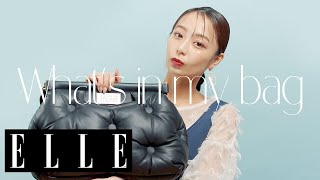 宇垣美里の“ちょっぴりオタク”なバッグの中身を拝見｜what's in my bag｜ ELLE Japan