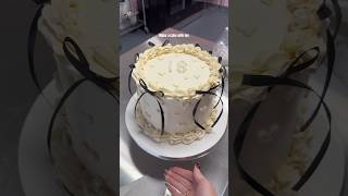 Decorate a cake with me #cake #cakedecoratingideas #cakedecorating #vintagecake #caketrends #cakes