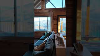 Signature Stay Fireplace and dining room experience #cabininthemountains #gatlinburg #smokymountains