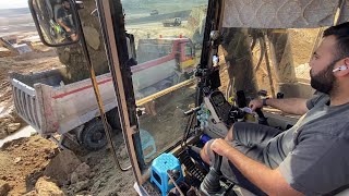 Operating The Caterpillar 375 Excavator - Operator View