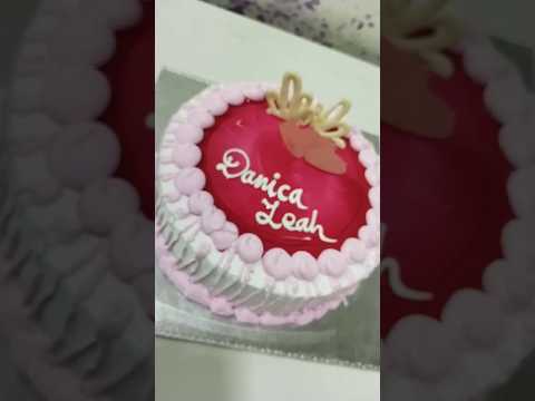 customized cakes