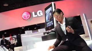 LG phone durability testing @ CES 2009