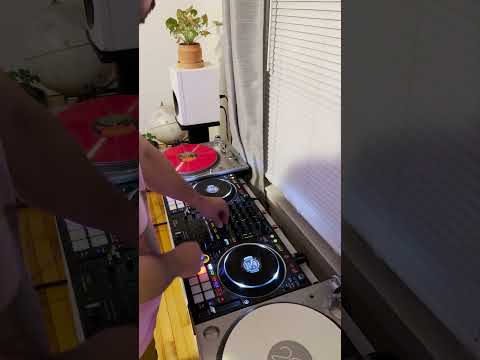 March Madness Day 4: Jorja Smith - On My Mind x Erykah Badu - Didn't Cha Know