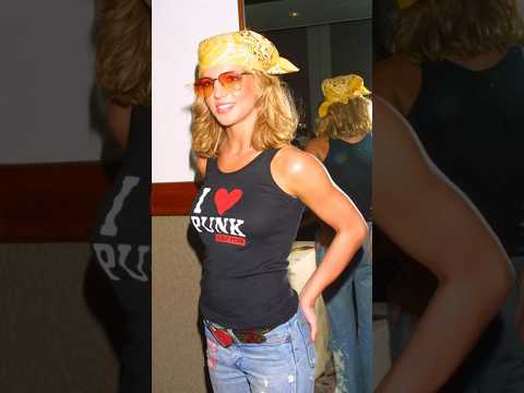 BRITNEY SPEAR’S 90s STREET STYLE ⚡️#britneyspears #fashion #90s #shorts