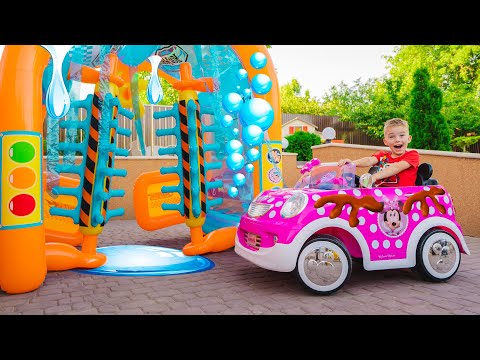 Arthur and Melissa pretend play Car wash