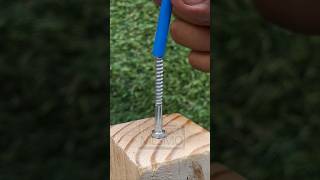 Learn the best way to protect a screw #SmallTownBuild #SmartSolution #CreativeWork