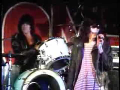 It's Not My Place (In The 9 To 5 World) - The Ramones