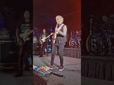 John 5 playing Motley Crue 9/8/2024