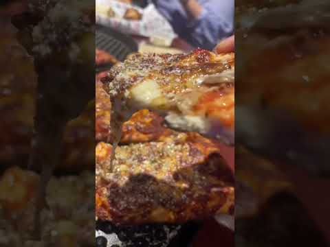 #Pizza #Wings #Foodie #ChicagoStylePizza #FloridaFood #PlanesAndAvenues #Orlando #OrlandoEats