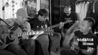 AR13 Fastcrash #WhenDistortionGoesUnplugged