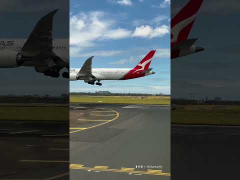 QANTAS Boeing787-9 Landing at SYD