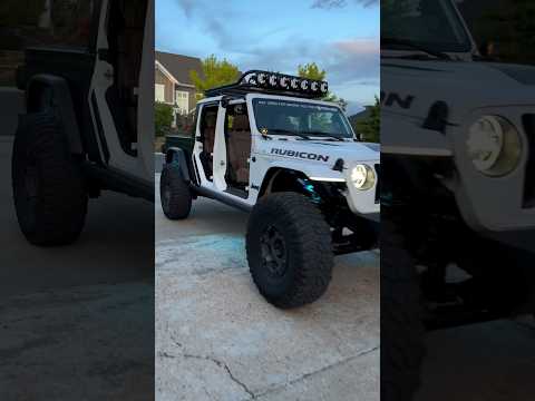 Summertime vibes 🤙 #jeepgladiator #jeep #summertime