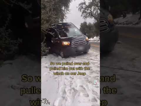 Jeep Winch IN ACTION: 2018 Wrangler JL Winches Van from Snow with Warn Winch - Recovery #Shorts
