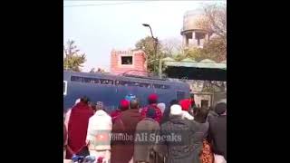 Emotional scenes as Tehreek-e-Labbaik activists appear in court