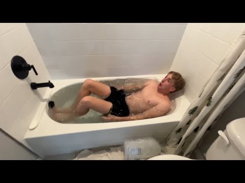 ICEBATHTUB COUCH
