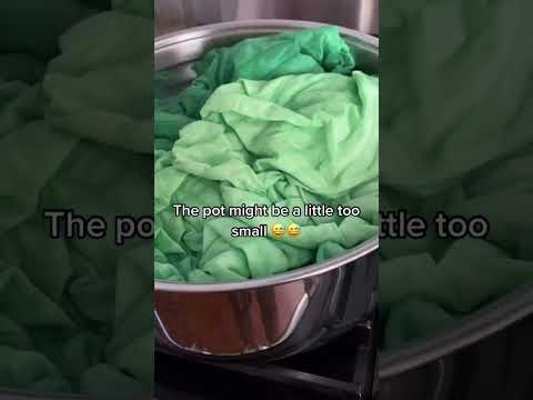 Dying bed sheet green nice sheet | #SonoroKate #shorts #videoshorts #dyebedsheets #dyingsheets