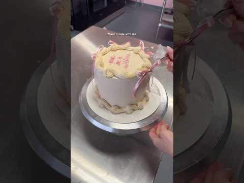 Cake decorating tutorial #cake #cakeseries #cakedecorating #cakes #cakeoftheday #cakedesign